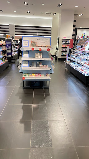 Cosmetics Store «SEPHORA», reviews and photos, 108 N State St Ste 134, Chicago, IL 60602, USA