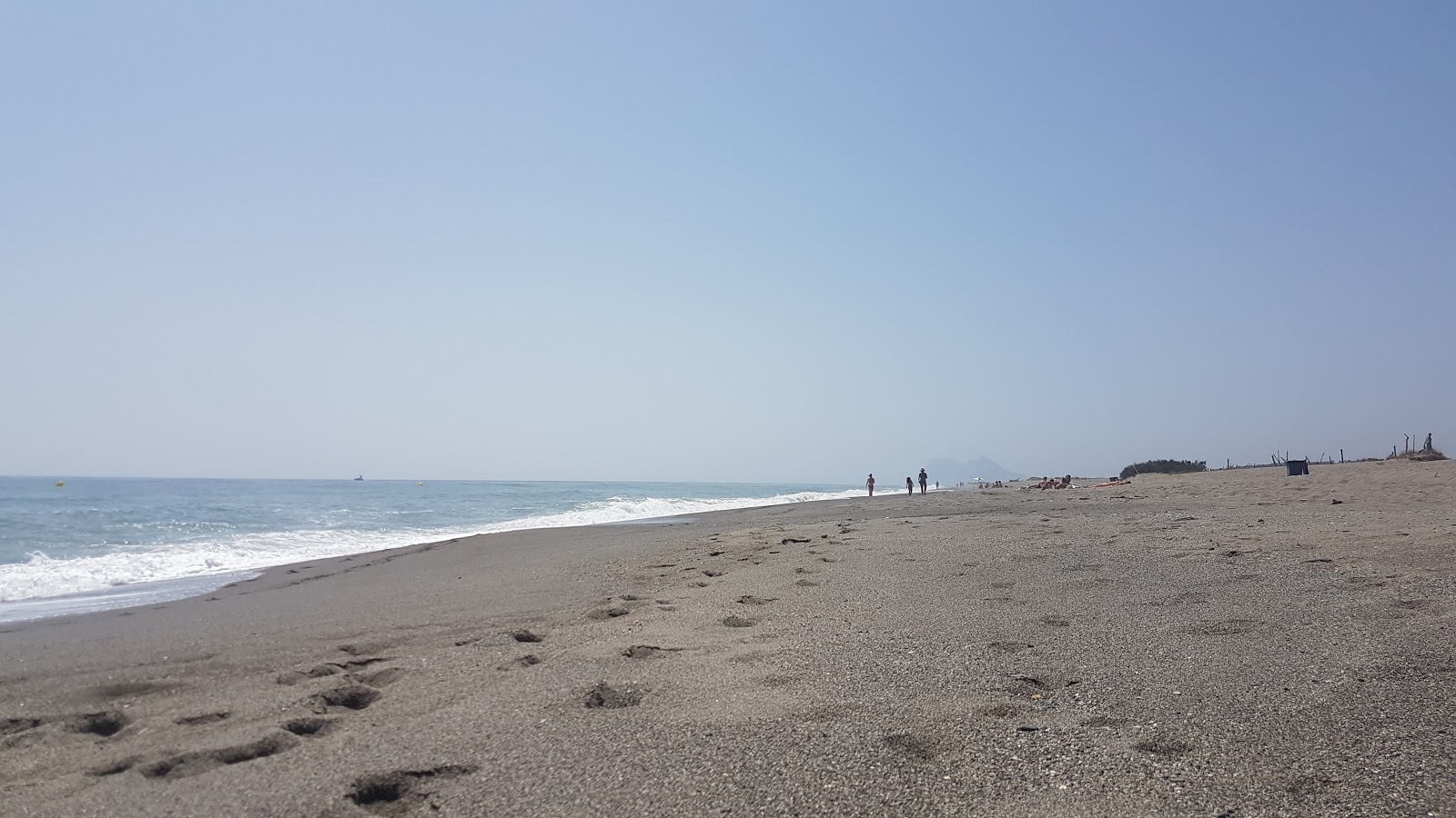 Photo of Playa de Sotogrande with partly clean level of cleanliness