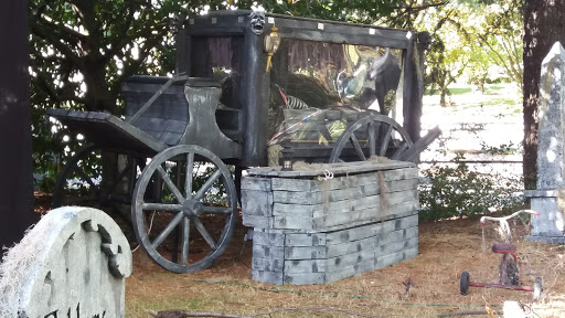 Tourist Attraction «Davis Graveyard», reviews and photos, 8703 SE 43rd Ave, Milwaukie, OR 97222, USA