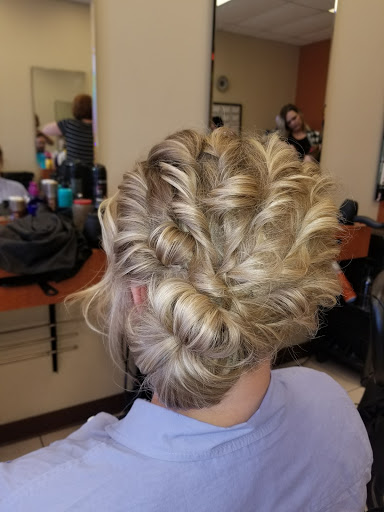 Hair Salon «Hair Cuttery», reviews and photos, 775 Erica Ln, Yorkville, IL 60560, USA