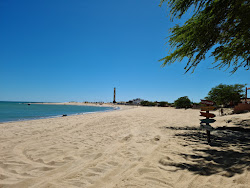Photo de Plage de Caicara avec rivage droit, long