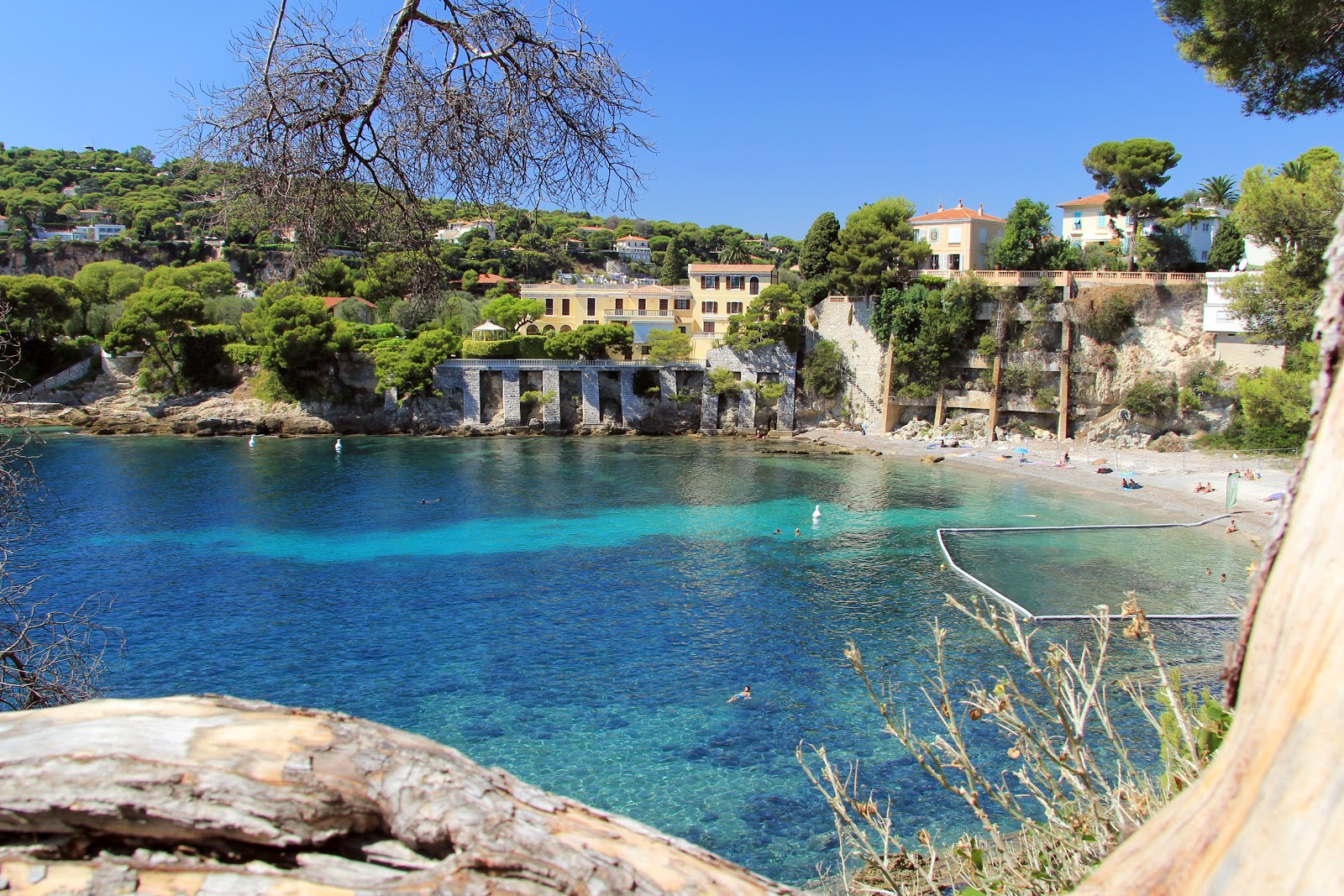 Φωτογραφία του Fossettes beach με μπλέ νερό επιφάνεια