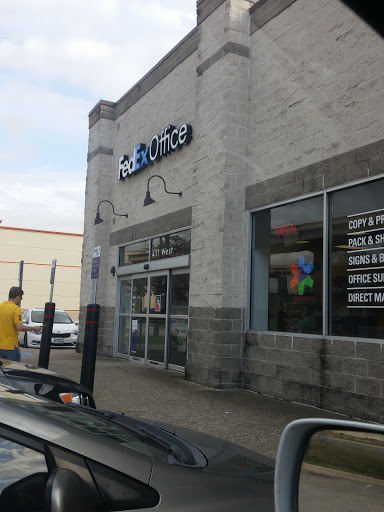 Print Shop «FedEx Office Print & Ship Center», reviews and photos, 451 W Louis Henna Blvd, Round Rock, TX 78664, USA