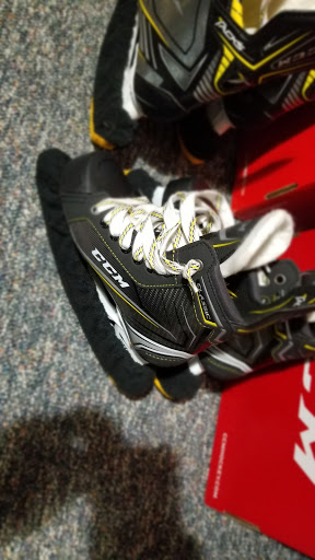 Sporting Goods Store «Amity Harbor Sports», reviews and photos, 149 Merrick Rd, Amityville, NY 11701, USA