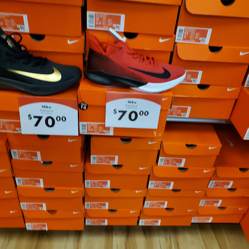 Shoe Store «Shoe Carnival», reviews and photos, 12551 Jefferson Ave, Newport News, VA 23602, USA