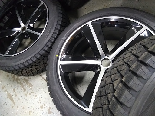 Tire Shop «Discount Tire Store - Auburn Hills, MI», reviews and photos, 200 Brown Rd, Auburn Hills, MI 48326, USA