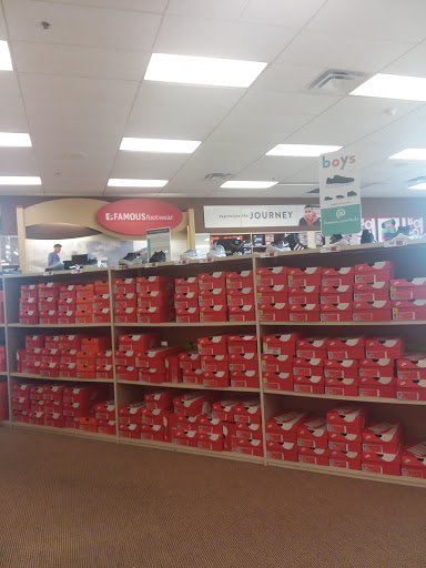 Shoe Store «Famous Footwear», reviews and photos, 4073 Richmond Rd, Warrensville Heights, OH 44122, USA