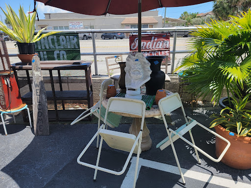 Thrift Store «OddBalls Nifty Thrift», reviews and photos, 530 NE 13th St, Fort Lauderdale, FL 33304, USA