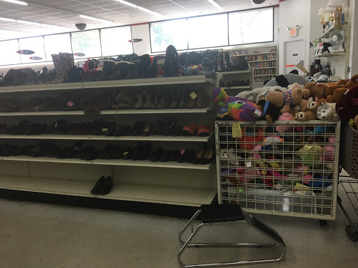 Thrift Store «Value World», reviews and photos, 11900 Detroit Ave, Lakewood, OH 44107, USA