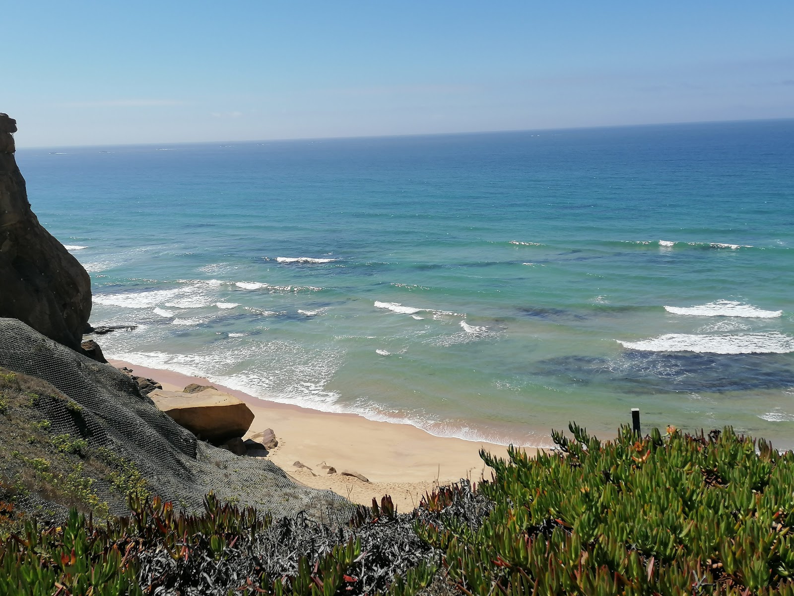 Fotografija Praia de Santa Cruz podprto z obalami