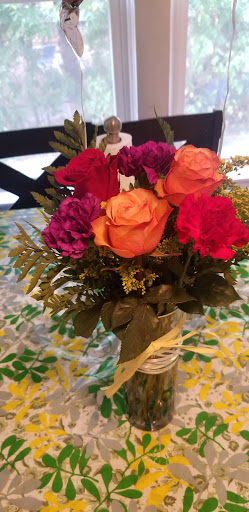 Florist «Pomfret Florist», reviews and photos, 836 County St, Somerset, MA 02726, USA