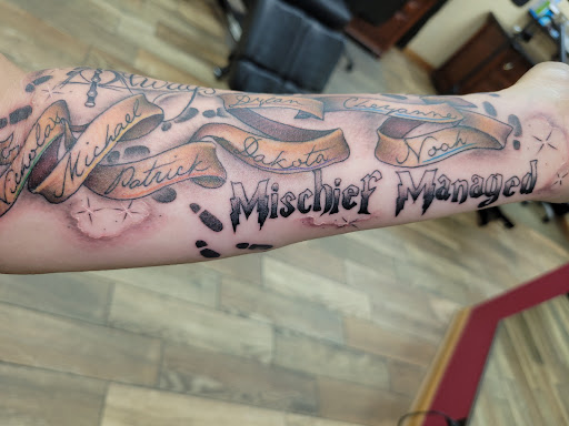 Tattoo Shop «Vanity Tattoo», reviews and photos, 28 S Western Ave, Carpentersville, IL 60110, USA