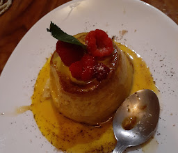 33 café y vinyl photo