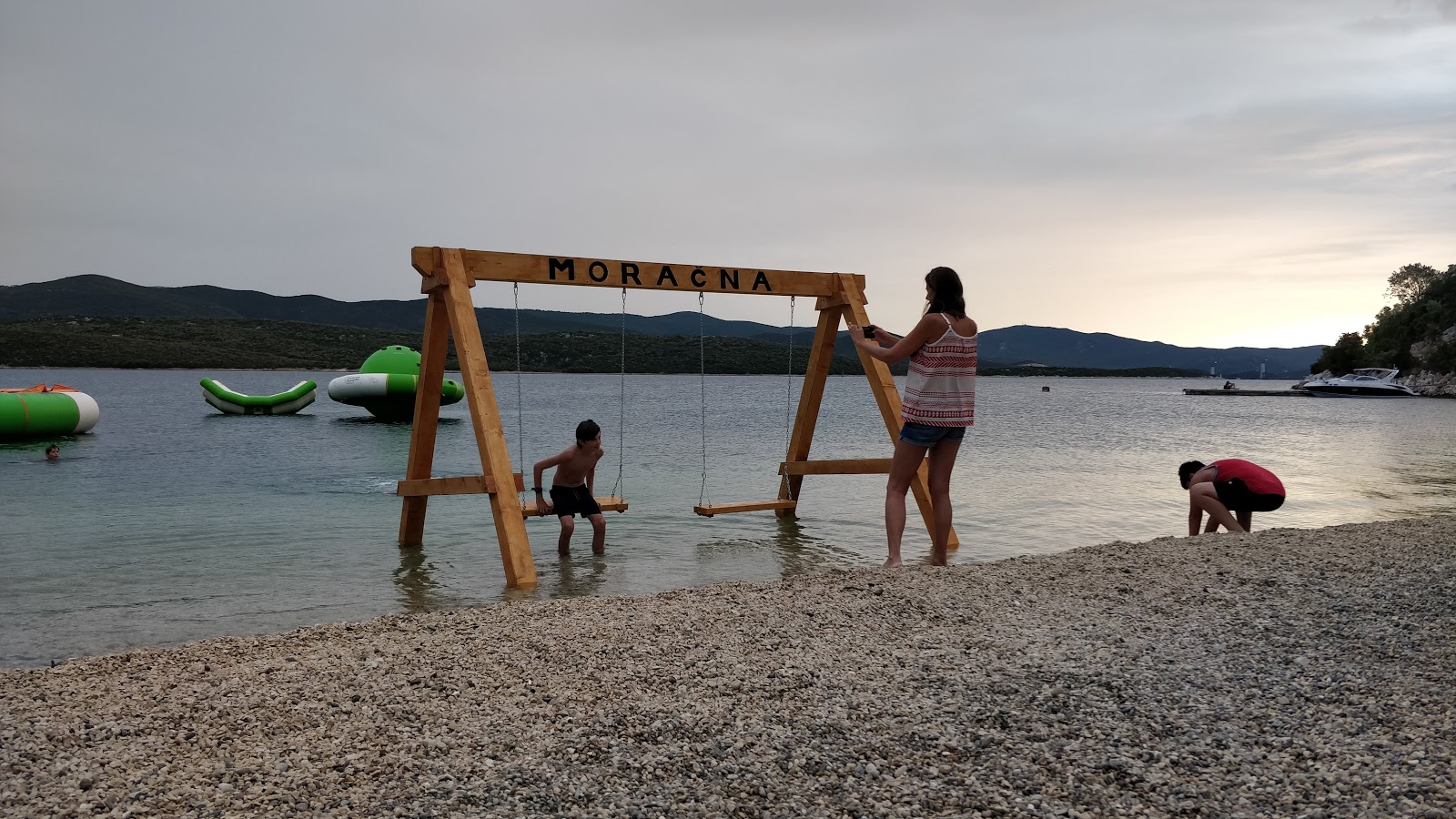 Φωτογραφία του Uvala Moracna με επίπεδο καθαριότητας πολύ καθαρό