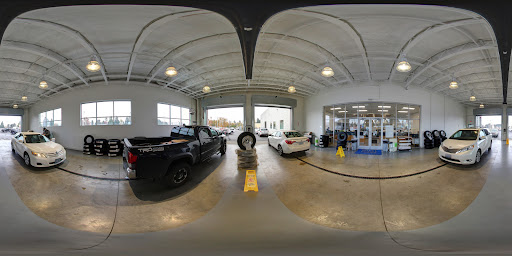Toyota Dealer «Royal Moore Toyota», reviews and photos, 1415 SE River Rd, Hillsboro, OR 97123, USA