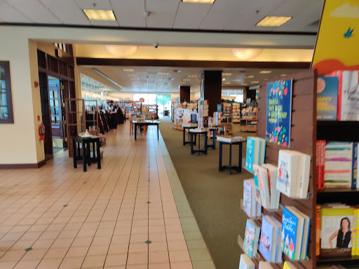 Shopping Mall «Colonial Plaza Mall», reviews and photos, 601 N Bumby Ave, Orlando, FL 32803, USA