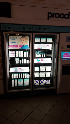 Shopping Mall «Stratford Square Mall», reviews and photos, 152 Stratford Dr, Bloomingdale, IL 60108, USA