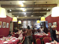 Atmosphère du Restaurant français Restaurant Les Arcenaulx Marseille Vieux Port - n°7