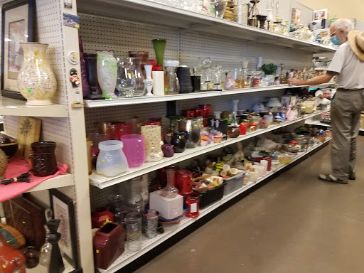 Thrift Store «St Vincent De Paul - West Broadway Thrift Store», reviews and photos, 2345 W Broadway, Eugene, OR 97402, USA