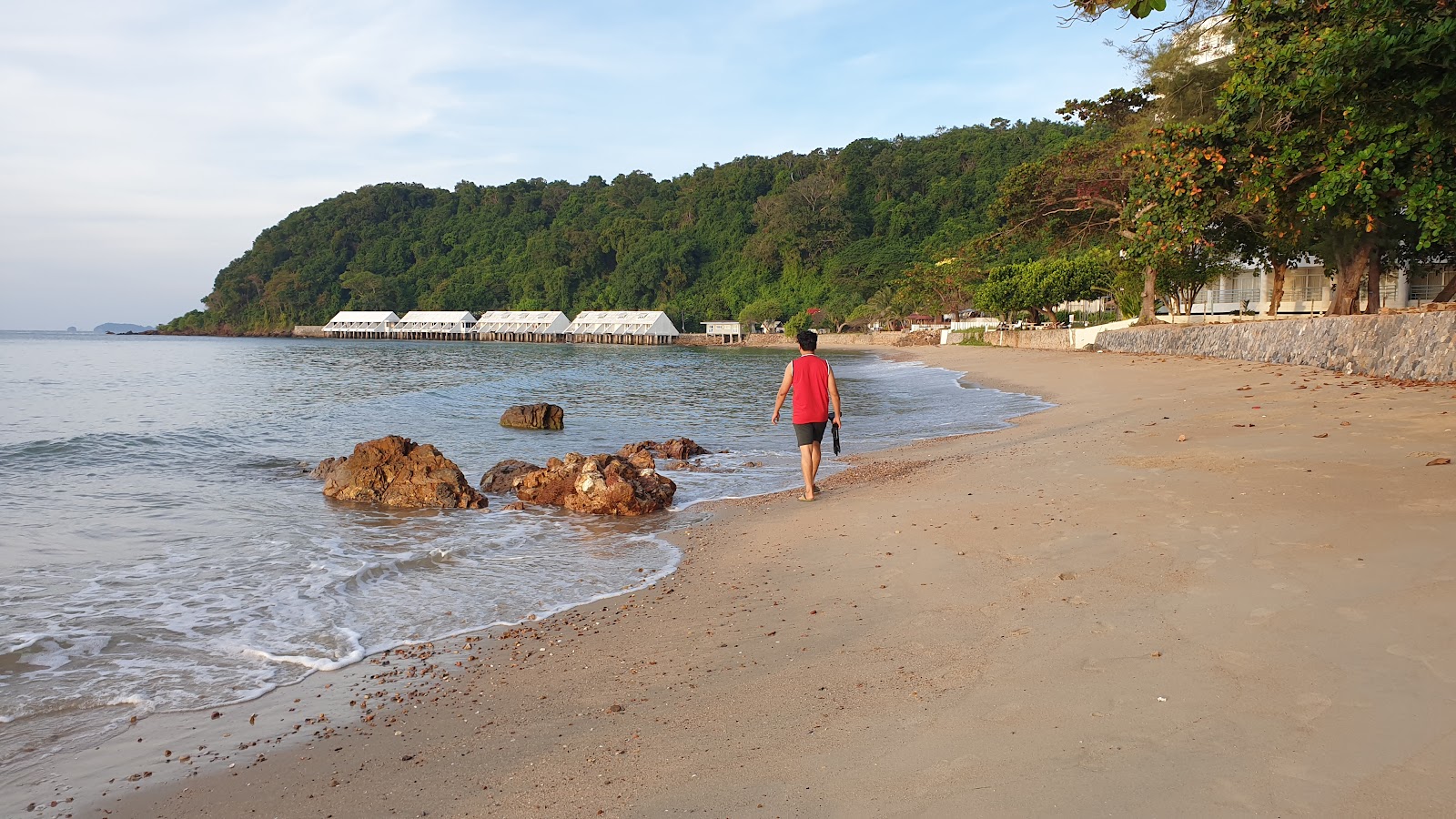Chakphong Beach'in fotoğrafı geniş bir kıyı şeridi ile birlikte