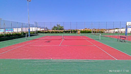 Pista de tenis municipal en San Miguel de Salinas, Alicante
