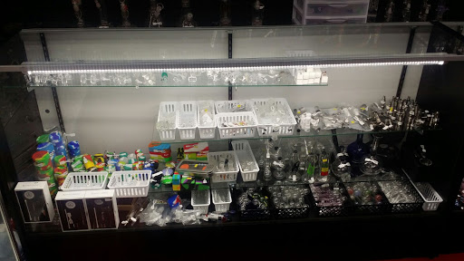 Tobacco Shop «Mr. SMOKE (smoke shop)», reviews and photos, 4347 Gunn Hwy, Tampa, FL 33618, USA