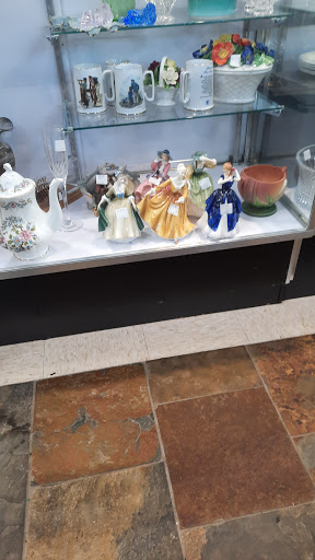 Thrift Store «St. Vincent De Paul Thrift Store», reviews and photos, 13986 Manchester Rd, Ballwin, MO 63011, USA