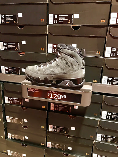 Clothing Store «Nike Factory Store», reviews and photos, 603 Stanley K Tanger Dr, Lancaster, PA 17602, USA