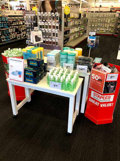 Office Supply Store «Staples», reviews and photos, 655 Irwin St, San Rafael, CA 94901, USA