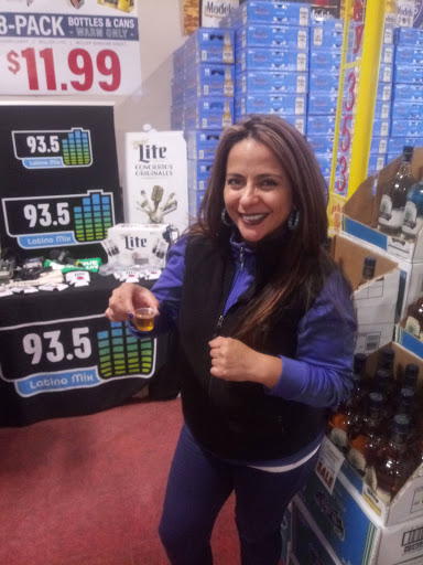 Liquor Store «Grand & Western Armanetti Fine Wines & Liquors», reviews and photos, 515 N Western Ave, Chicago, IL 60612, USA