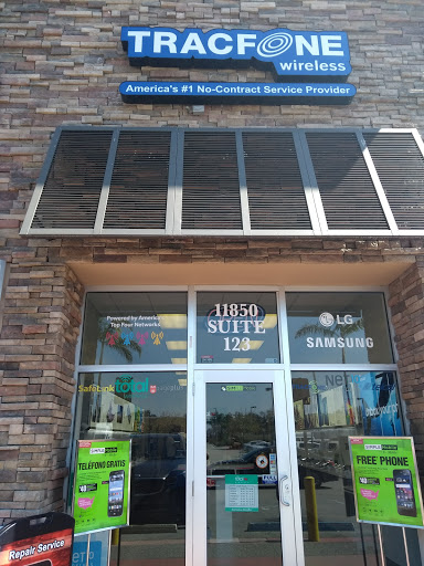 Electronics Repair Shop «TracFone Wireless Store - SMS Phone Fix», reviews and photos, 11850 Hialeah Gardens Blvd #123, Hialeah Gardens, FL 33018, USA