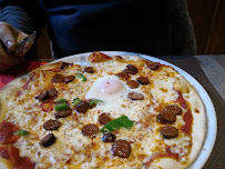 Pizza du Pizzeria Restaurant Le Commerce à Saint-Julien-en-Genevois - n°2