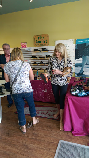 Orthopedic Shoe Store «Foot Solutions Cincinnati North», reviews and photos, 5475 Deerfield Blvd, Mason, OH 45040, USA