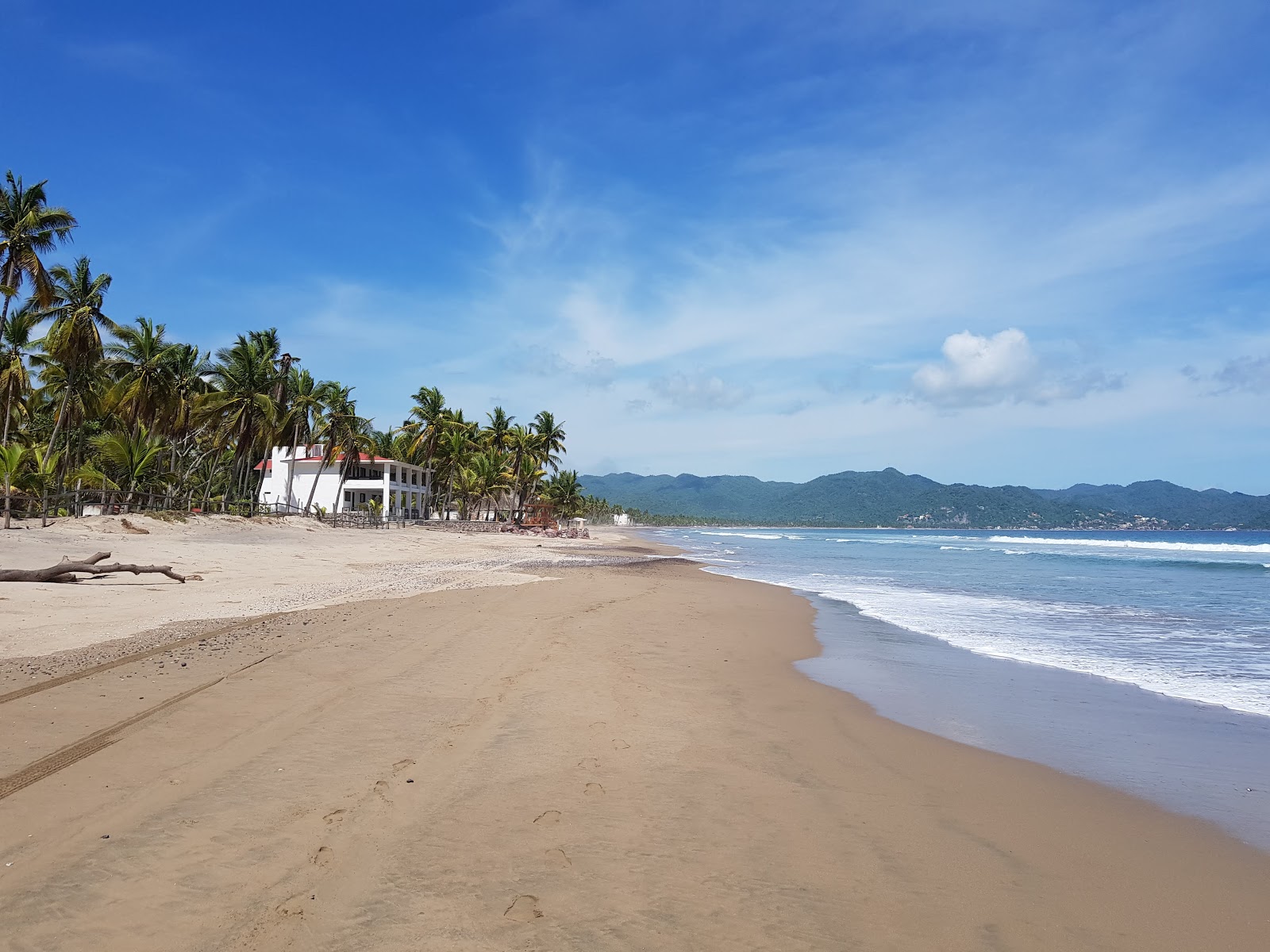 Foto di Boca De Iguanas con una superficie del sabbia fine marrone