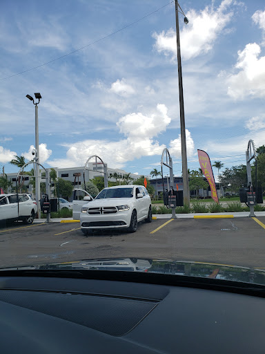 M Car Wash en Davie