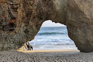 Hole In The Wall Beach image