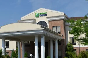 Holiday Inn Express & Suites Kent - University Area, an IHG Hotel image