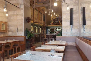 QUÍ Restaurant & Bar image