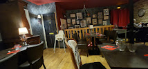 Atmosphère du Restaurant de hamburgers Sherlock Holmes à Quimper - n°11
