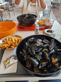 Plats et boissons du Restaurant de fruits de mer La Minute Moule Cannes Marina à Mandelieu-la-Napoule - n°15