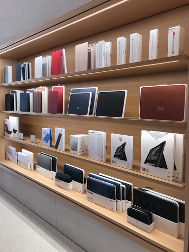 Computer Store «Apple University Village», reviews and photos, 2656 NE University Village St, Seattle, WA 98105, USA