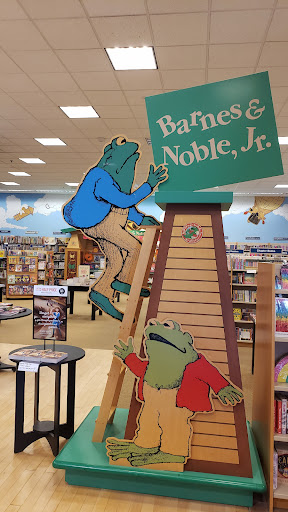 Book Store «Barnes and Noble», reviews and photos, 2500 N Mayfair Rd, Milwaukee, WI 53226, USA