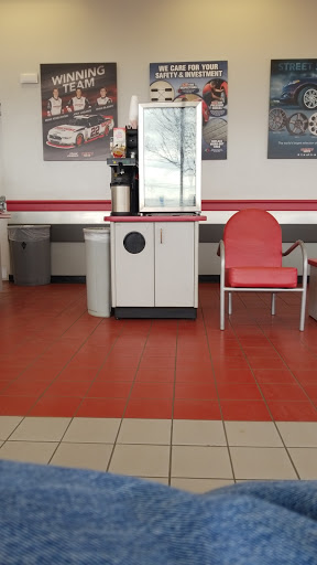 Tire Shop «Discount Tire Store - Romeoville, IL», reviews and photos, 671 N Weber Rd, Romeoville, IL 60446, USA