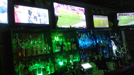 Bowling Alley «Holiday Bowling Center & Sports Bar», reviews and photos, 106 E Pembroke Rd, Hallandale Beach, FL 33009, USA