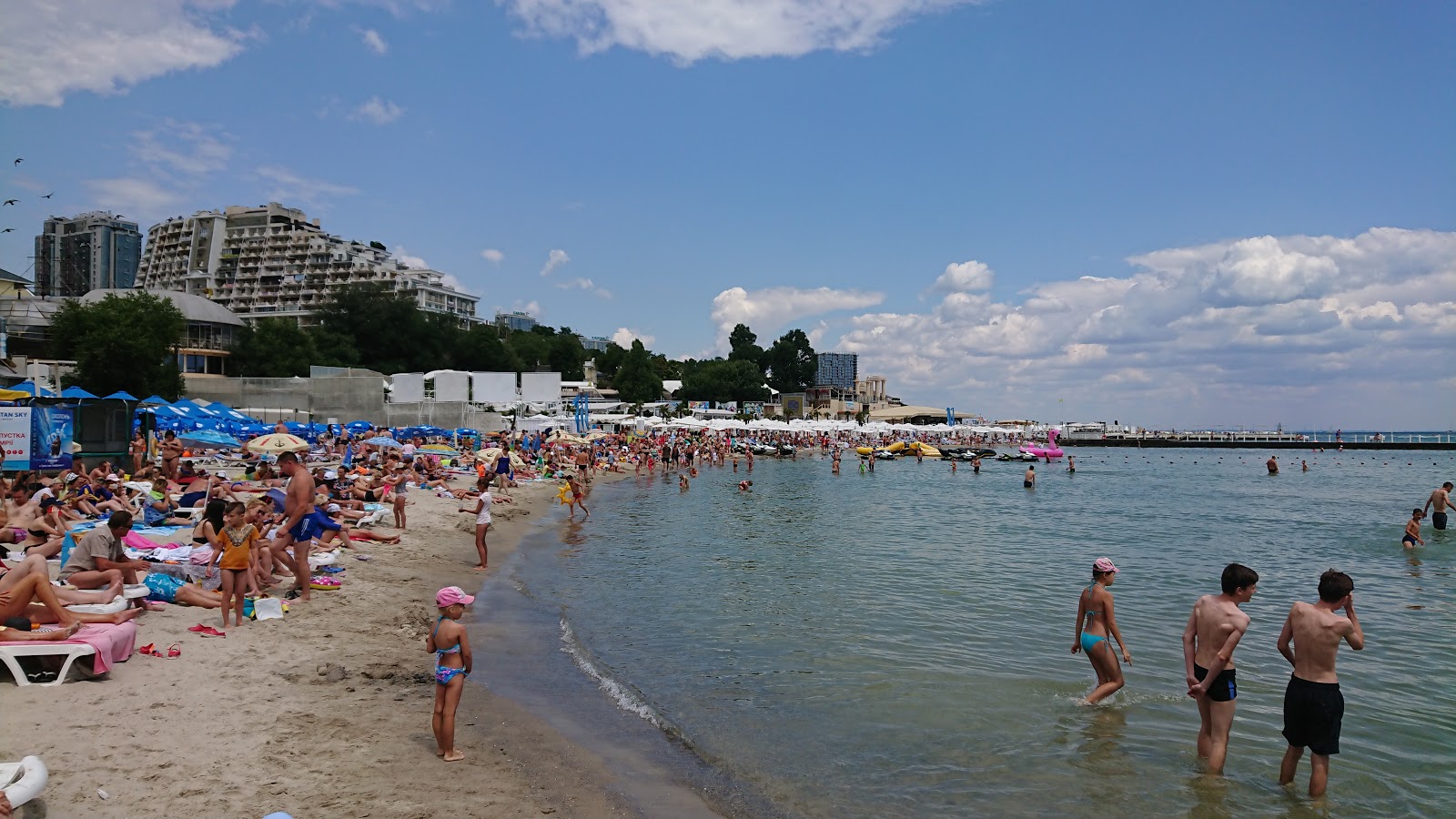 Foto von Plyazh Arkadiya mit beiger sand Oberfläche