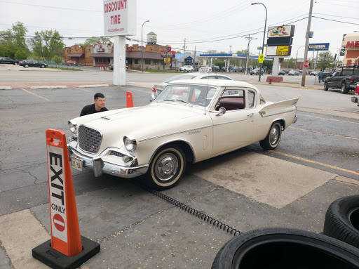 Tire Shop «Discount Tire Store - Oak Lawn, IL», reviews and photos, 6635 95th St, Oak Lawn, IL 60453, USA