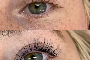 Lash Love Beauty Bar image