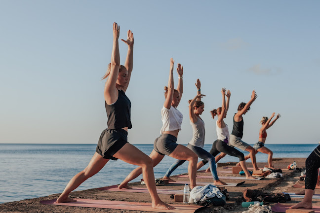 The Salty Pelican Yoga & Surf Retreat Portugal - Aulas de Yoga