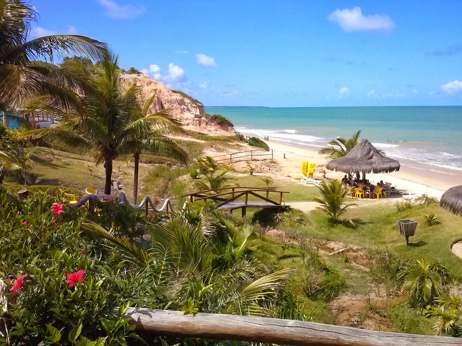 Foto de Playa Tororao rodeado de montañas