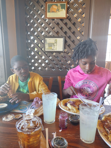 American Restaurant «Cracker Barrel Old Country Store», reviews and photos, 12357 Hornsby Ln, Newport News, VA 23602, USA